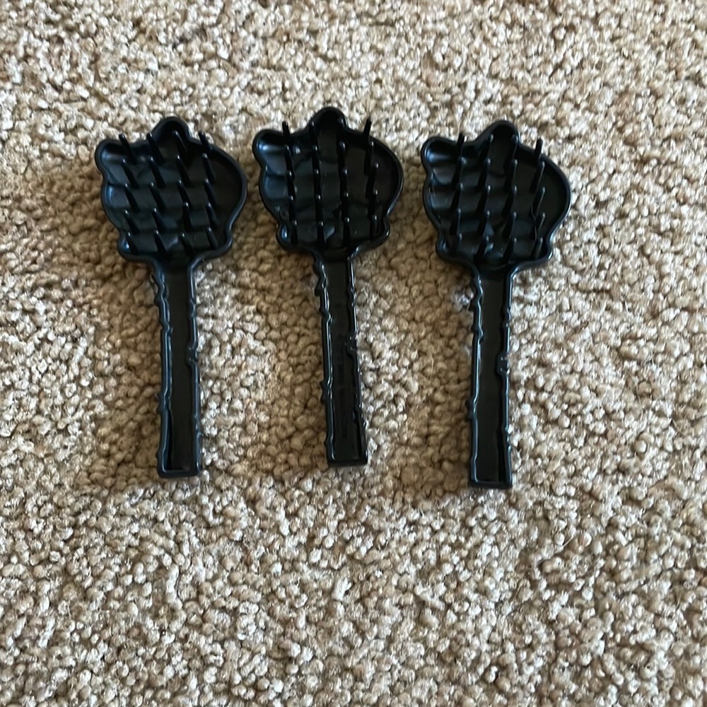 MONSTER HIGH! 3 AUTHENTIC Monster High Doll brushes!!